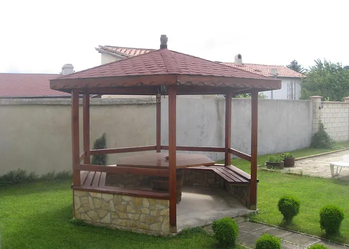 Famili Barba Yani Hotel *