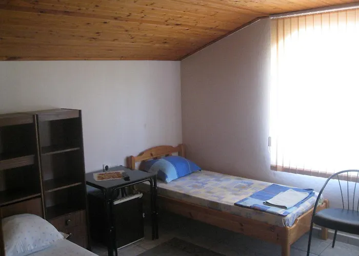 Famili Barba Yani Hotel *