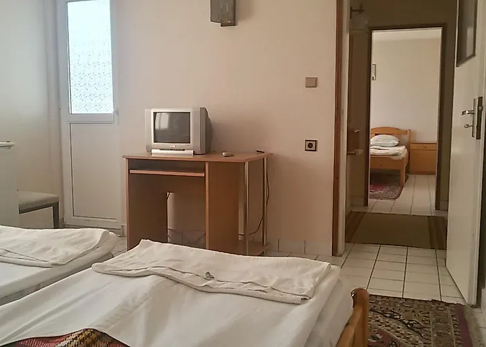 Famili Barba Yani Hotel *