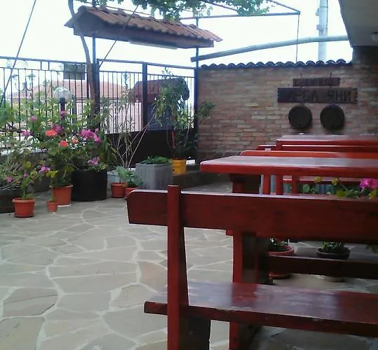 Famili Barba Yani Hotel *