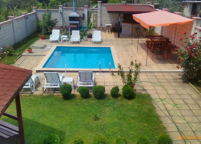 Famili Barba Yani Hotel