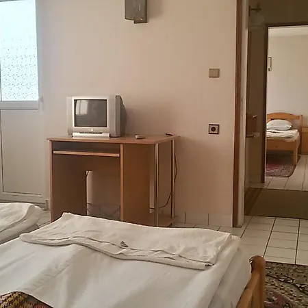 Famili Barba Yani Hotel *