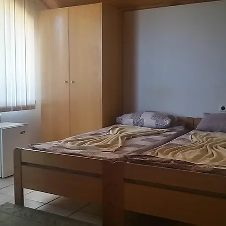 Famili Barba Yani Hotel *