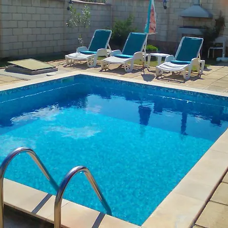 Famili Barba Yani Hotel *