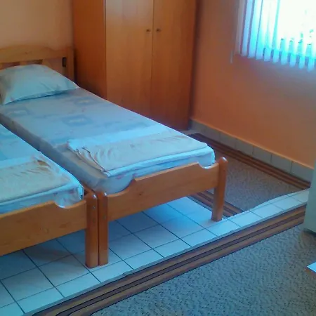 Hotel Famili Barba Yani