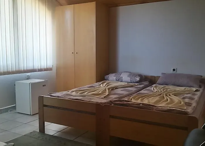 Famili Barba Yani Hotel *